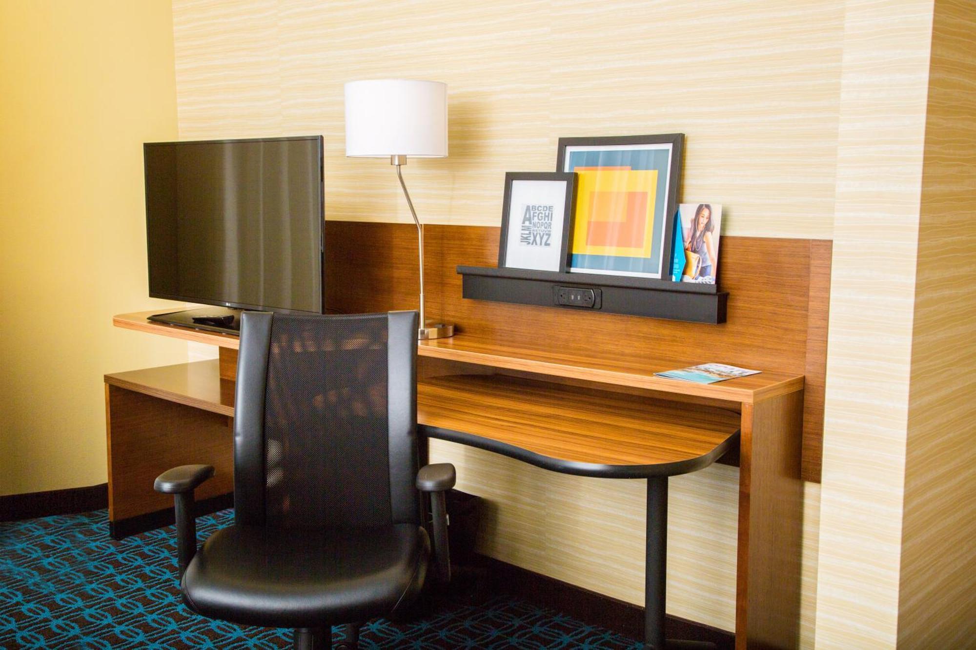 Fairfield Inn & Suites By Marriott Поукателоу Екстериор снимка