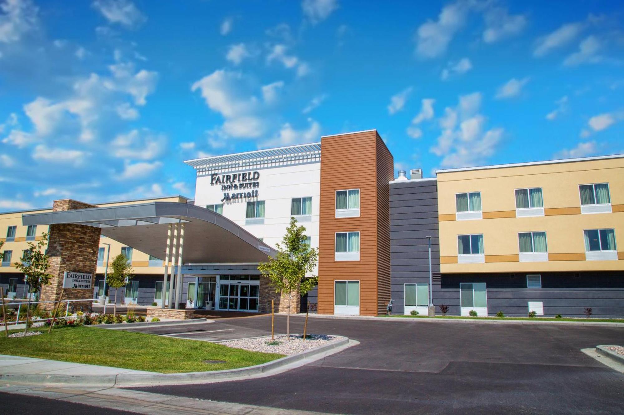 Fairfield Inn & Suites By Marriott Поукателоу Екстериор снимка