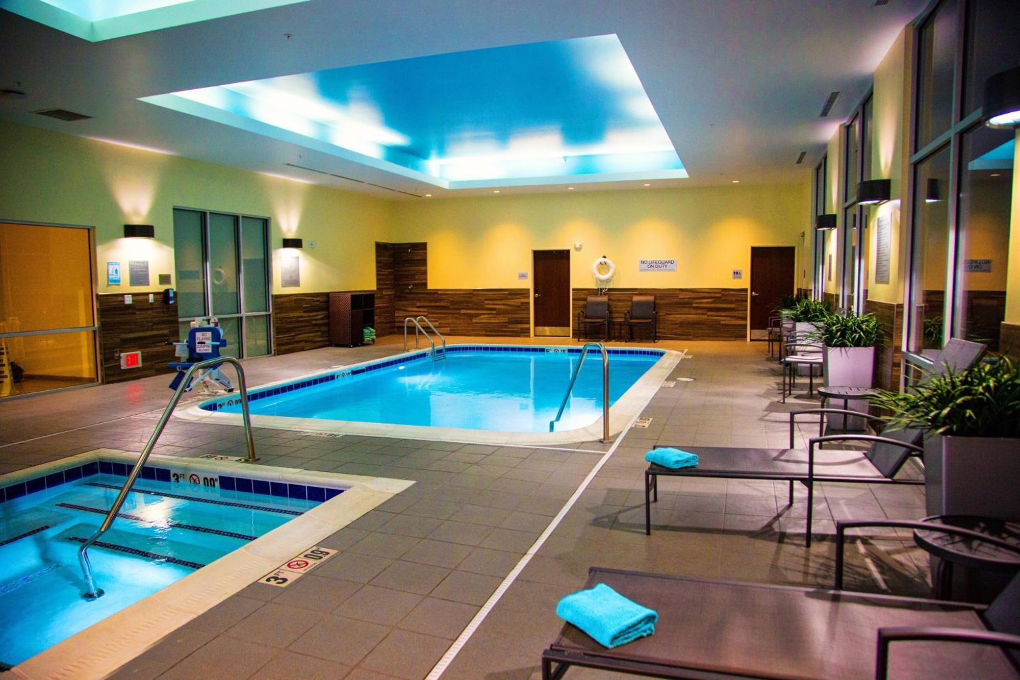 Fairfield Inn & Suites By Marriott Поукателоу Екстериор снимка