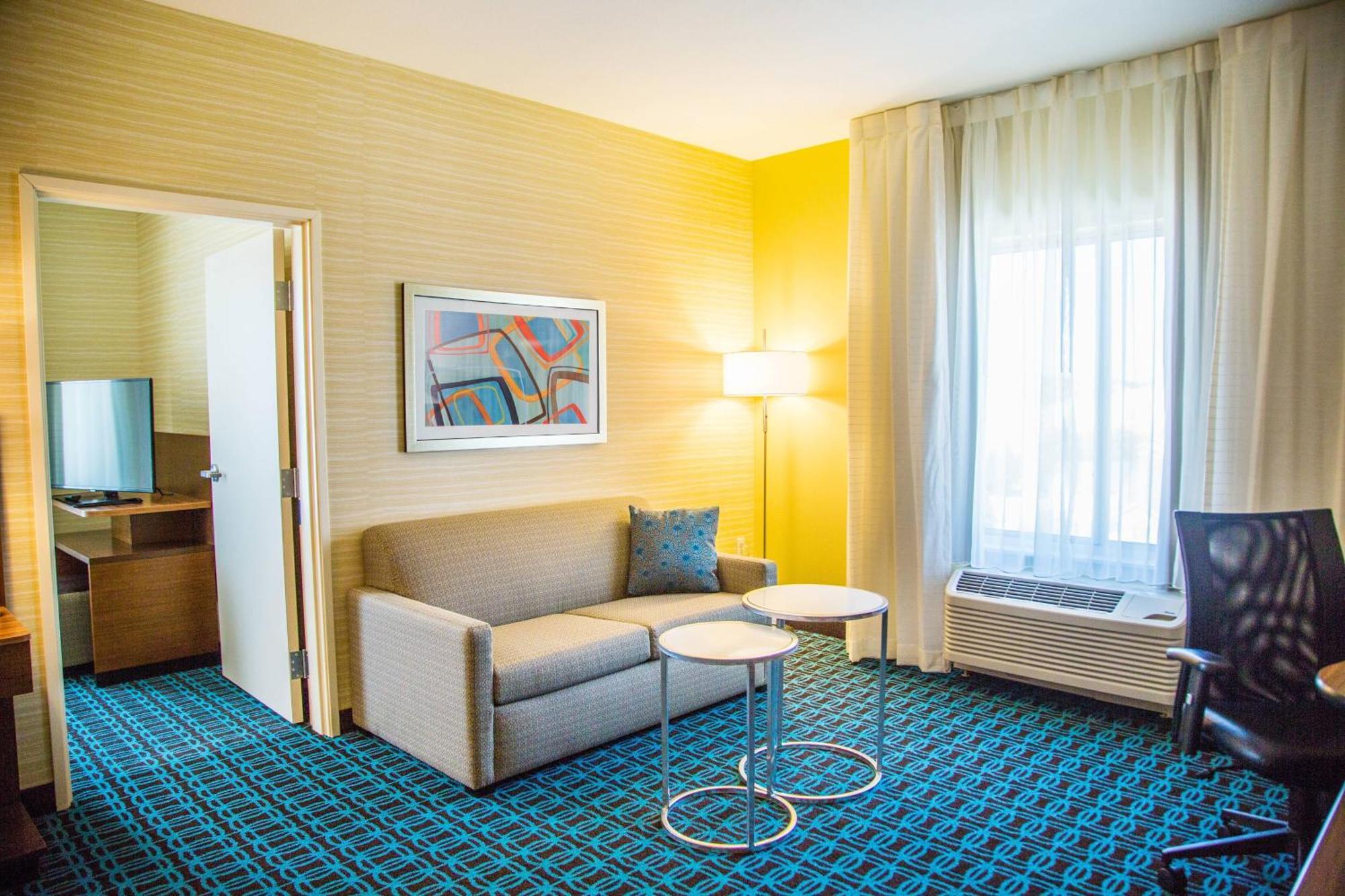 Fairfield Inn & Suites By Marriott Поукателоу Екстериор снимка