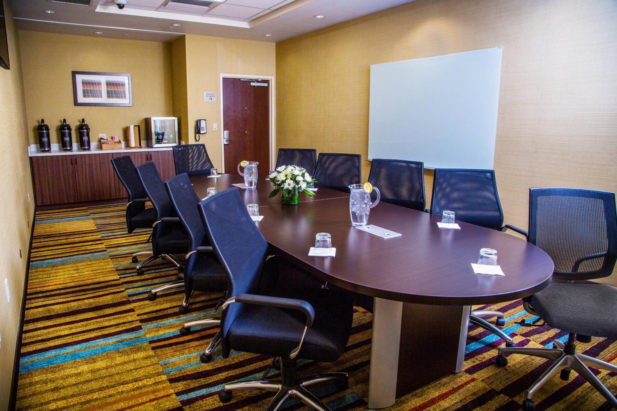 Fairfield Inn & Suites By Marriott Поукателоу Екстериор снимка