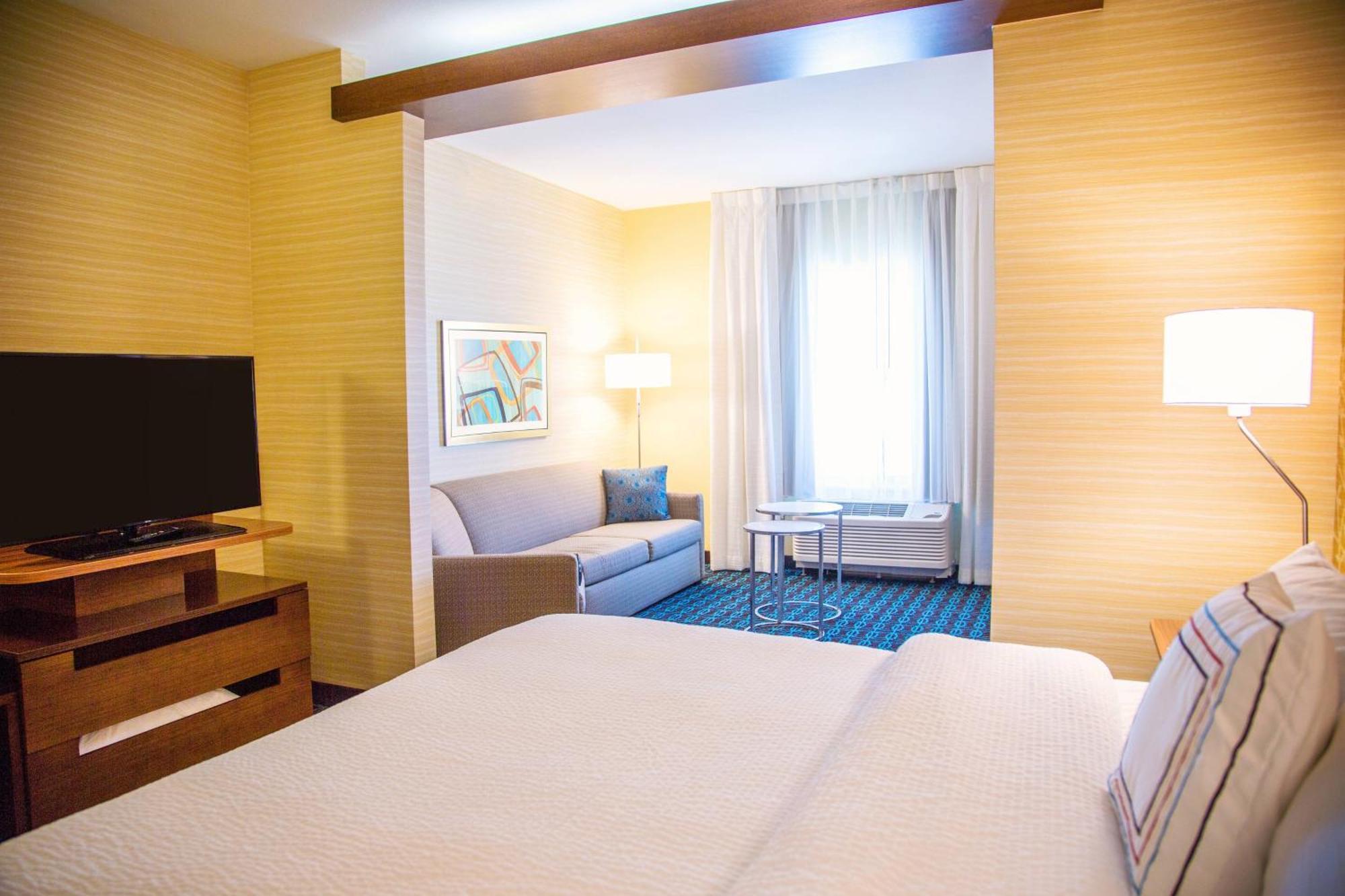 Fairfield Inn & Suites By Marriott Поукателоу Екстериор снимка