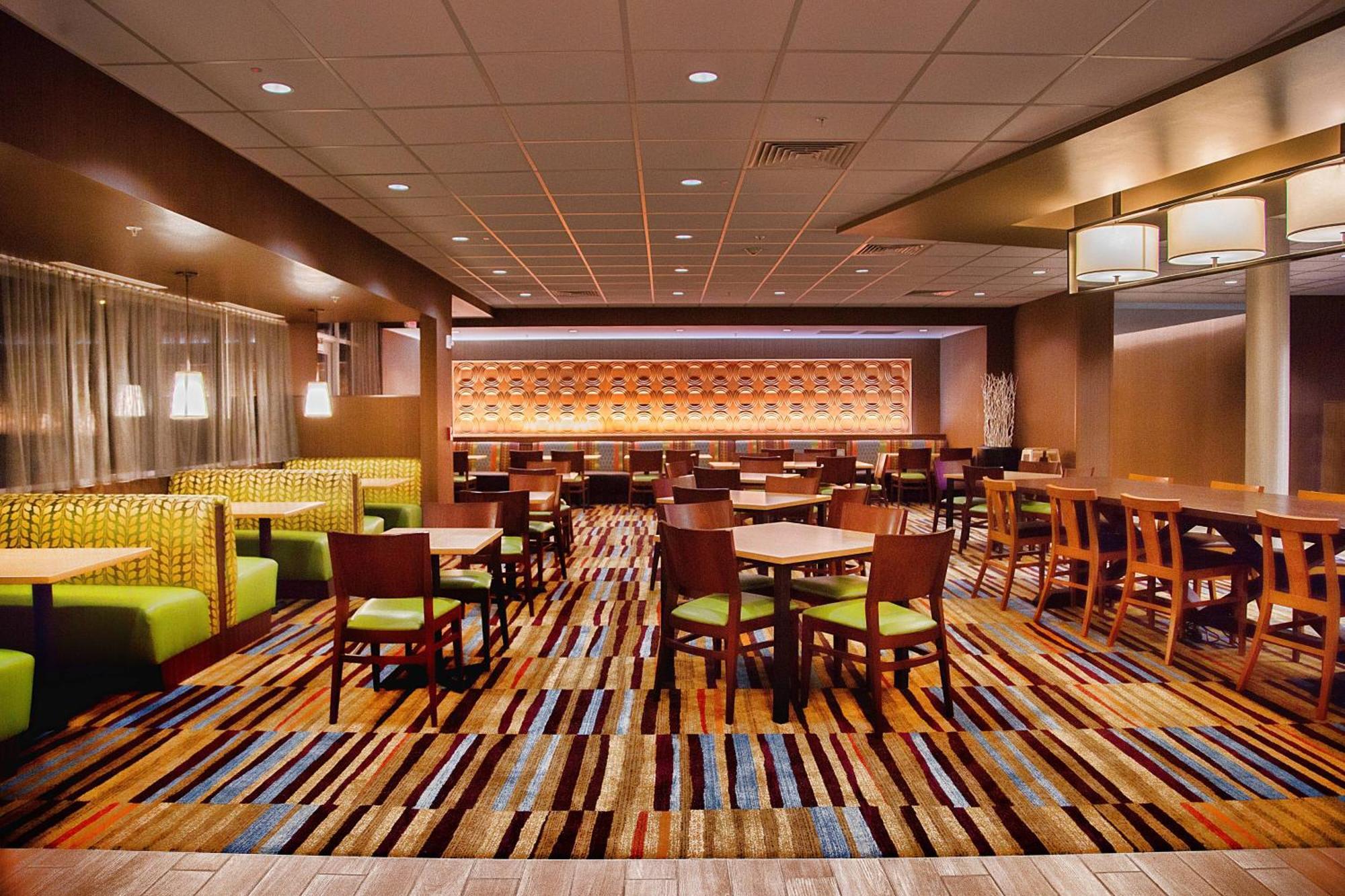 Fairfield Inn & Suites By Marriott Поукателоу Екстериор снимка